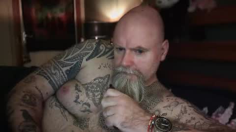 Tattooeddilf 01 online show from December 18, 5:14 am