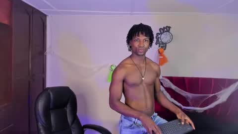 Snapshot of tau_montes chatting on October 24, 10:32 pm tau_montes online show from October 24, 10:32 pm