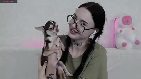 Taya online show from October 31, 8:31 pm