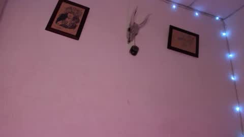 Snapshot of tayhlorstronghold chatting on October 31, 11:16 pm online show from October 31, 11:16 pm