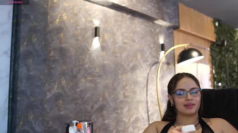 Teylor  Kim online show from October 24, 7:58 pm