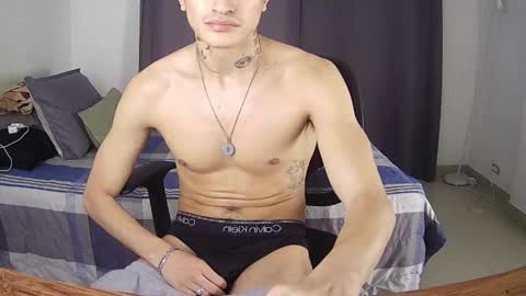 independent model online show from May 31, 10:25 am