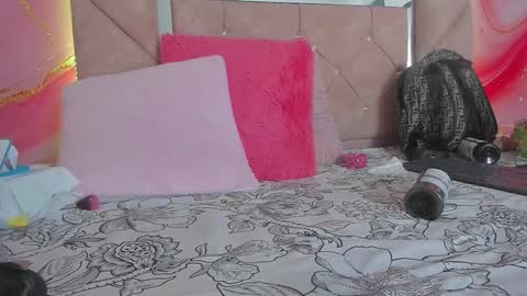 Sarah  online show from February 7, 7:28 pm