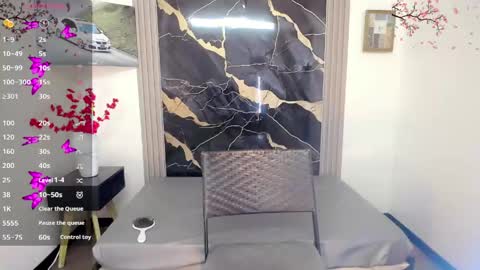 taylor__smith_ online show from April 17, 11:12 am