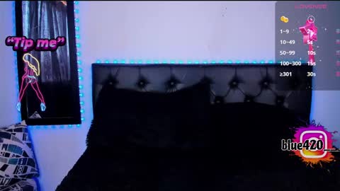 blue  online show from December 11, 6:42 pm