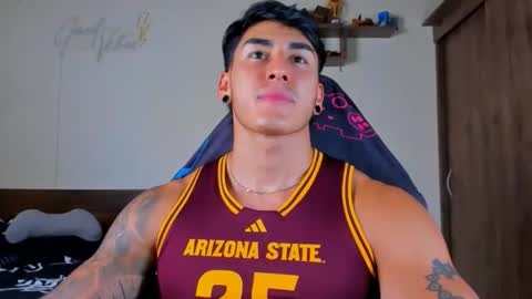 taylor_mclane1 online show from April 20, 6:44 pm