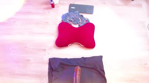 Tayra...  online show from March 15, 2:53 pm