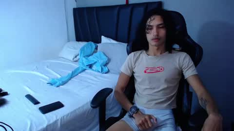 Tayron online show from March 18, 5:41 pm