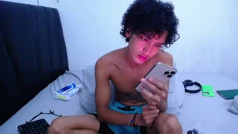 Snapshot of tayronx33 chatting on February 8, 5:08 pm Tayron online show from February 8, 5:08 pm