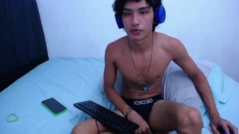 Snapshot of tayronx33 chatting on January 23, 2:12 am Tayron online show from January 23, 2:12 am