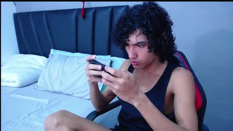 Tayron online show from November 3, 6:20 pm