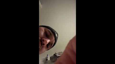 Snapshot of tboy833 chatting on October 24, 12:33 am Luis online show from October 24, 12:33 am