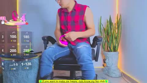 Snapshot of teddy_cowboy chatting on September 15, 1:07 am  Follow me on Twitter boys ryder and instagram teddyscoot 12  online show from September 15, 1:07 am