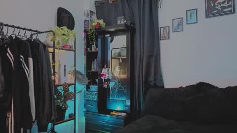 teeenagefeverr online show from December 14, 9:10 pm