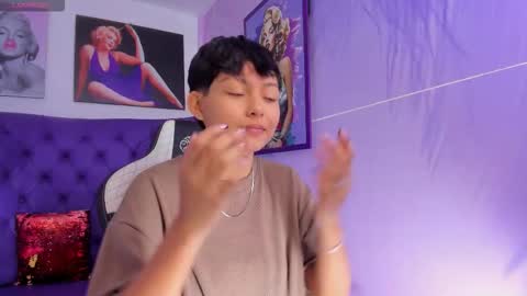 Snapshot of tefi_meow chatting on September 12, 12:29 pm Stefani  online show from September 12, 12:29 pm