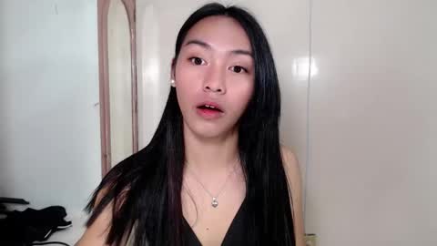 YOGIRL MAXINE online show from April 11, 7:45 am