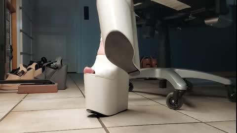 teninchheels online show from September 8, 6:40 pm