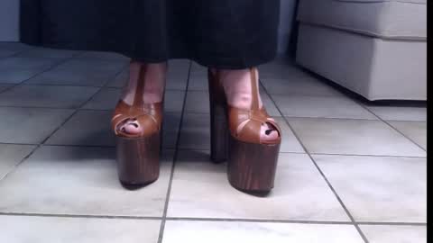 teninchheels online show from September 15, 7:04 pm