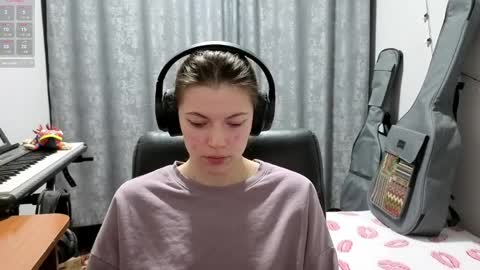 Anny Simpson online show from April 15, 8:20 pm