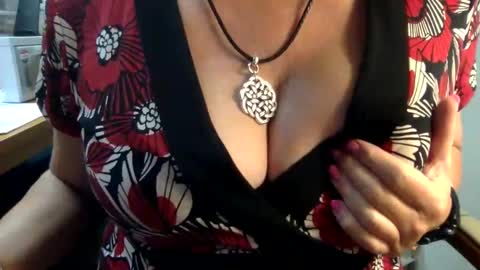 Snapshot of tessa_foxxx chatting on September 10, 8:21 pm tessa_foxxx online show from September 10, 8:21 pm