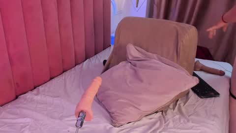 tessa_sinclaire online show from April 4, 9:33 pm