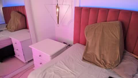 tessa_sinclaire online show from March 31, 9:48 pm