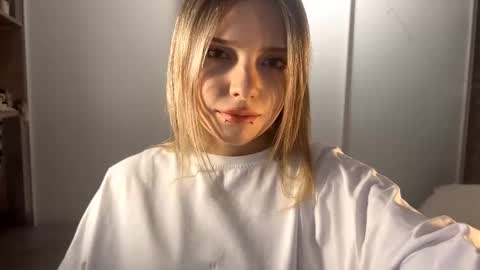 tessiebe online show from February 28, 2:21 pm