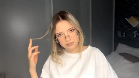 tessiebe online show from February 25, 12:20 pm