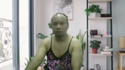 yours online show from February 8, 3:04 pm