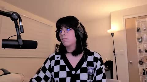 Rei 3 online show from December 22, 1:29 pm