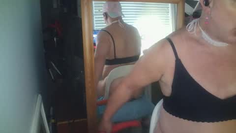 lacey online show from August 7, 7:12 pm