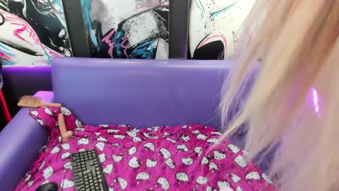       online show from March 27, 3:01 am