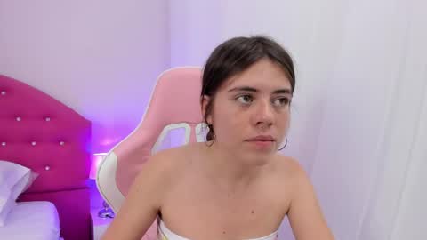 Thalia  online show from April 18, 7:51 pm