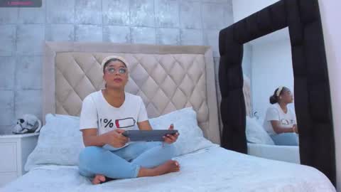 Thamara Fox online show from January 9, 9:09 pm