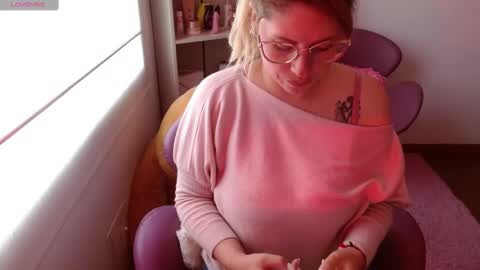   online show from February 5, 6:37 pm