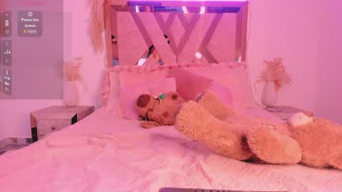 thami campanita online show from April 3, 1:56 am