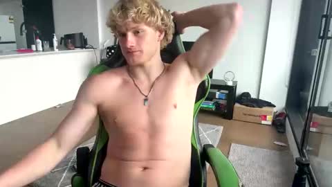 liammlust online show from February 4, 2:26 am