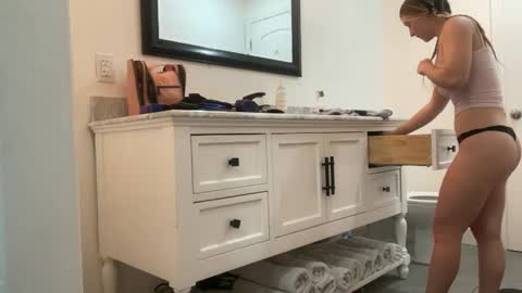 thatoneblondee online show from September 23, 12:15 am