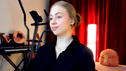 Ally    STREAMING ON TWITCH NOW Check my Twitter for updates online show from October 15, 3:57 pm