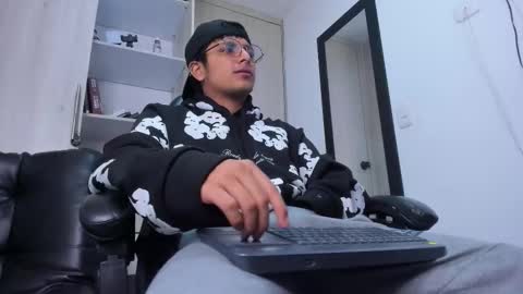 Danny online show from December 21, 5:03 am