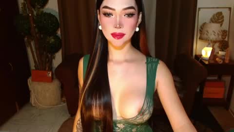 thea_whong online show from April 12, 11:42 pm