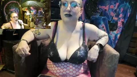 thecurvysiren online show from December 24, 1:06 am