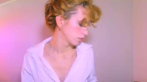 Yolanda online show from December 1, 1:42 pm