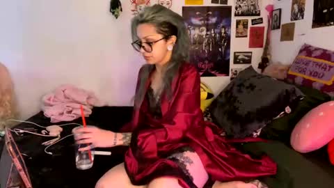 KIng Venus online show from December 15, 2:30 am