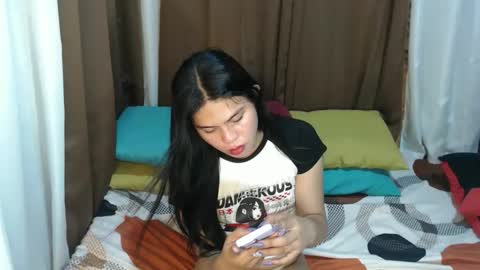 Elle  dont forget to folloW me and thumbs up online show from February 15, 7:10 am