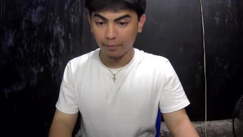 Snapshot of thehugecomeback chatting on February 18, 3:10 am Xerxis online show from February 18, 3:10 am