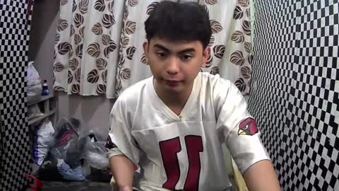 Snapshot of thehugecomeback chatting on January 28, 5:56 pm Xerxis online show from January 28, 5:56 pm