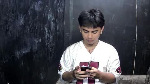 Snapshot of thehugecomeback chatting on February 19, 2:01 pm Xerxis online show from February 19, 2:01 pm