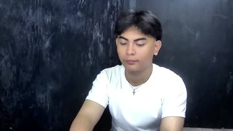 Snapshot of thehugecomeback chatting on March 9, 2:32 pm Xerxis online show from March 9, 2:32 pm