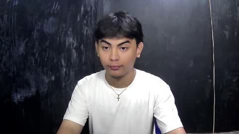 Snapshot of thehugecomeback chatting on February 16, 11:37 pm Xerxis online show from February 16, 11:37 pm